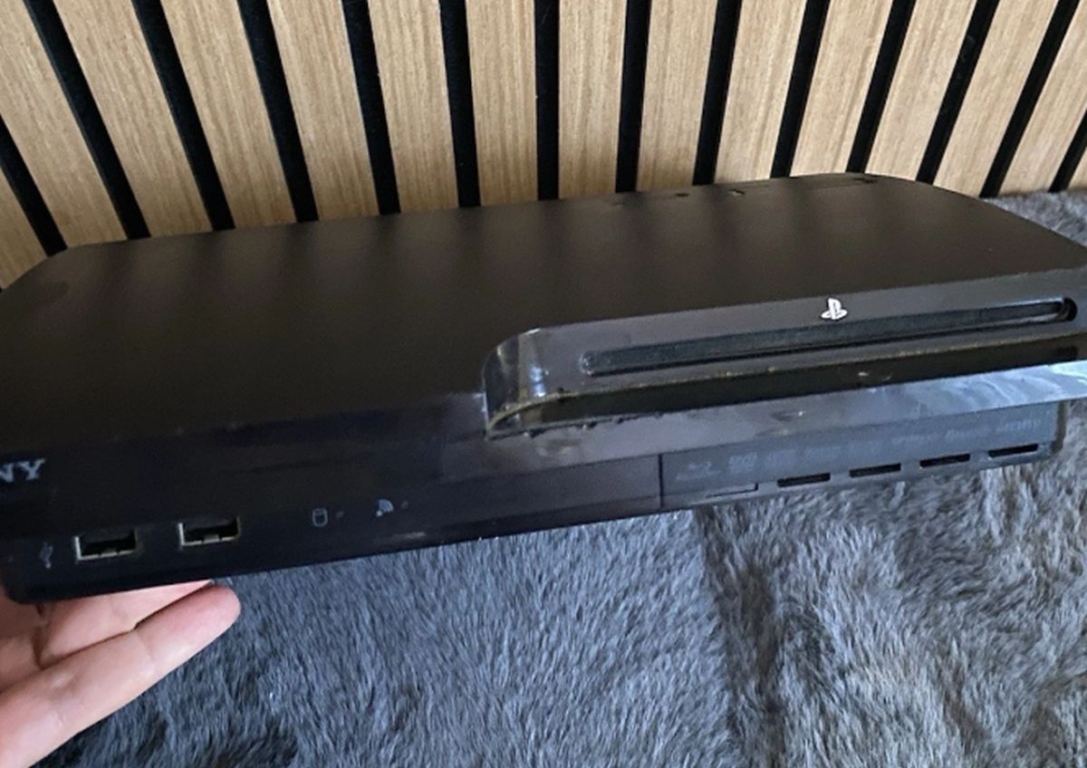 Comment retirer un CD bloqué dans la PS3